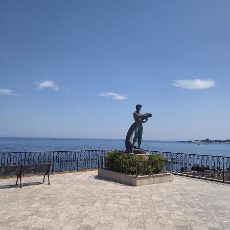 Suite Sul Mare Giardini Naxos Exteriör bild