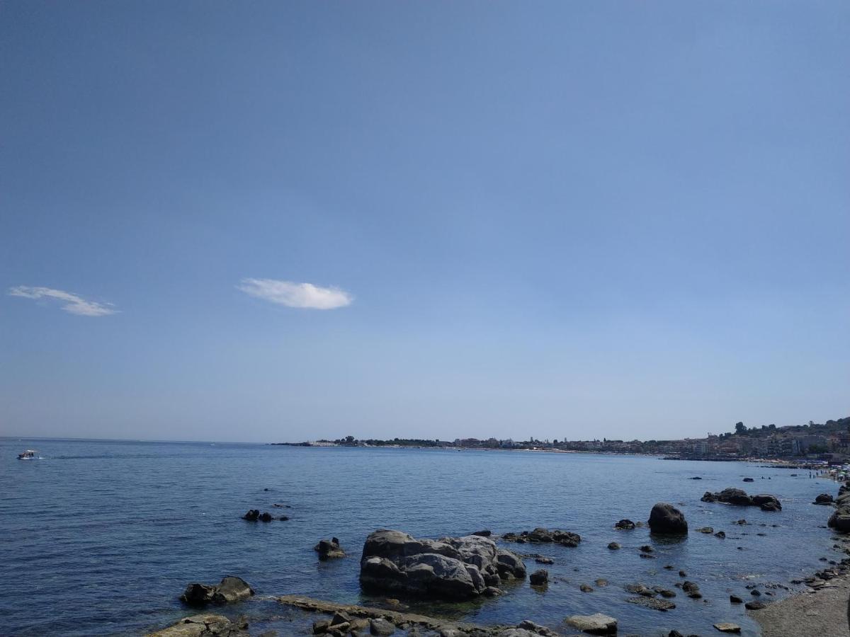 Suite Sul Mare Giardini Naxos Exteriör bild